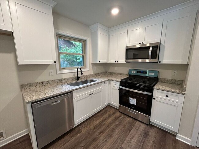 Building Photo - 365 Vineyard Dr NW