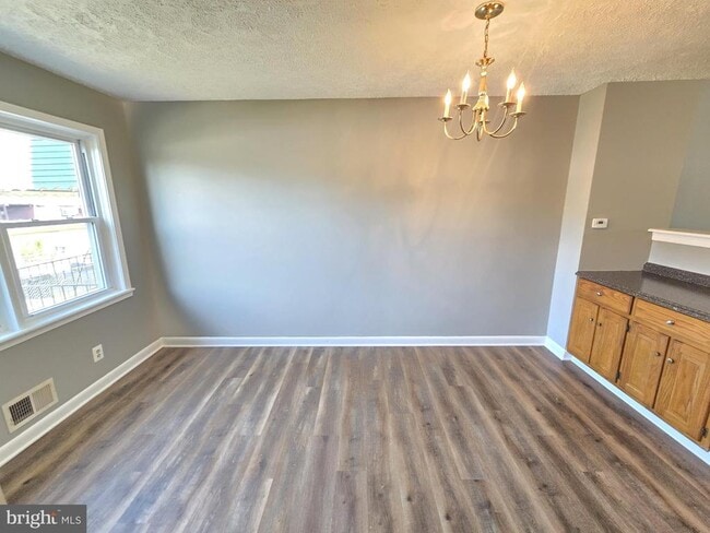 Building Photo - 2205 Redthorn Rd