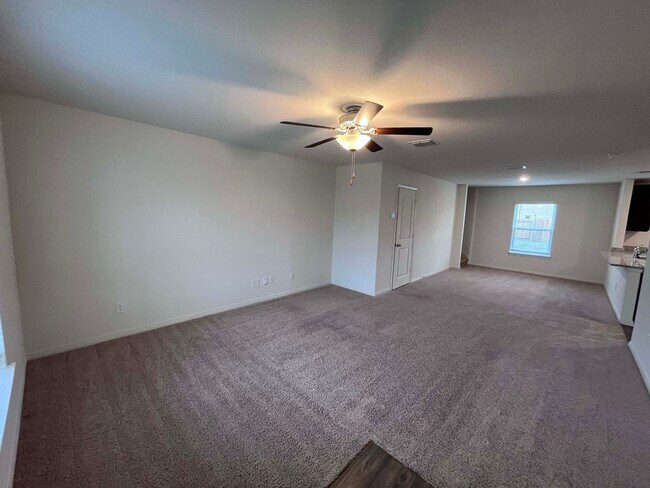 Foto del edificio - Make this your next home!  Near JBSA Lackl...