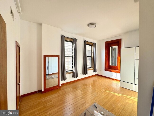 Foto del edificio - 1301 Vine St