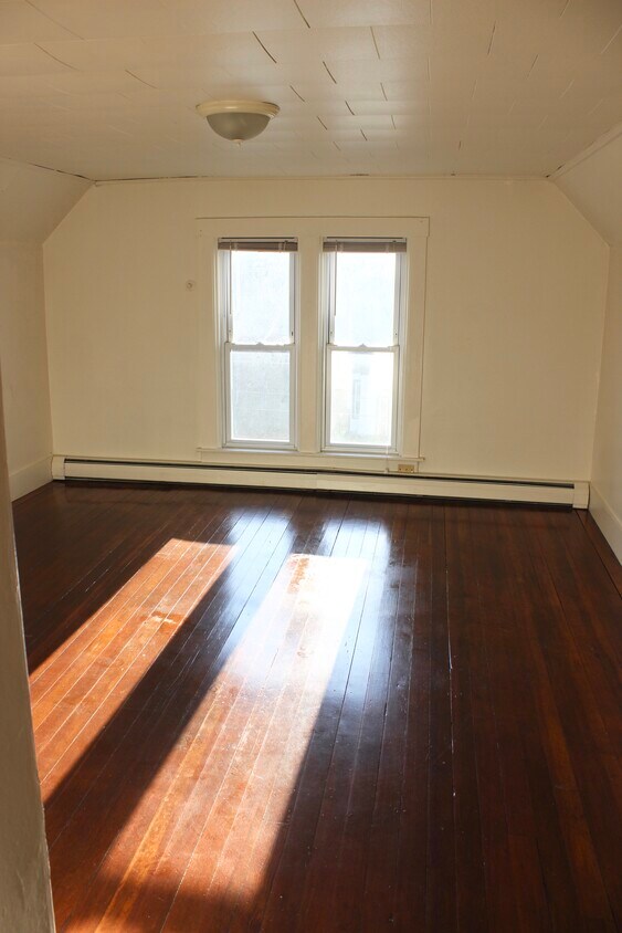1st Bedroom - 66 Franklin St