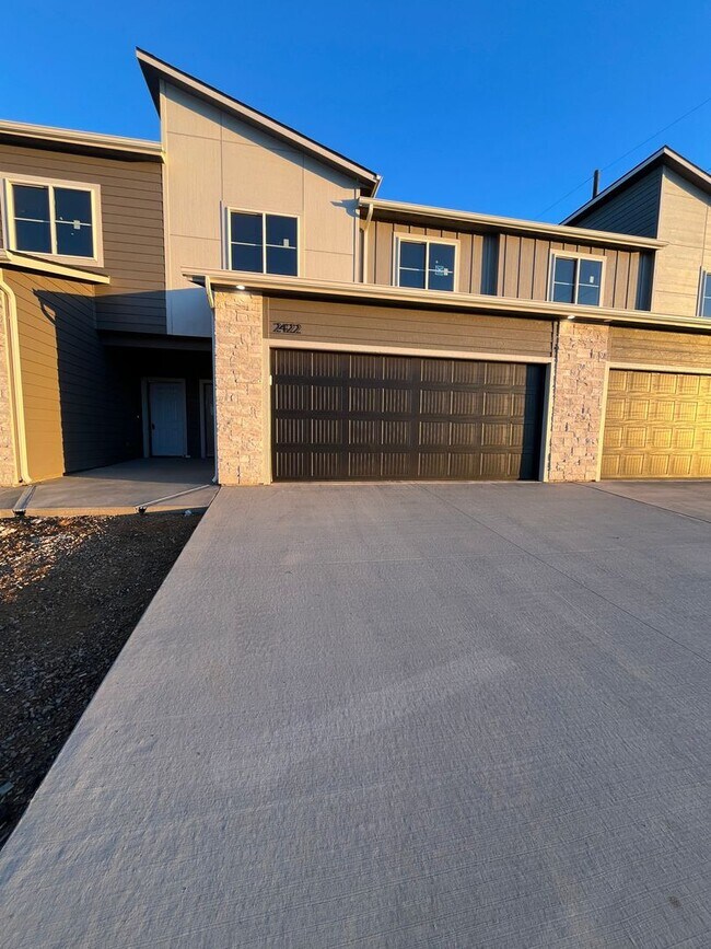 Foto del edificio - Newly Built 3 Bed/2.5 Bath Townhome in Aspen Ridge!