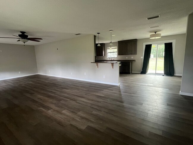 Building Photo - Charming Updated 3 Bedroom, 2 Bath Brick H...