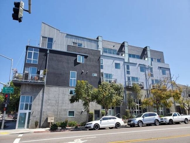 Building Photo - 5-Story UNIQUE Industrial Townhome - 3BD/4BA - w/ Open Floor Plan, Lots of Natural Light! - Secur...