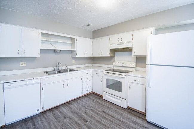 Foto del edificio - 1220 Hillcrest Dr