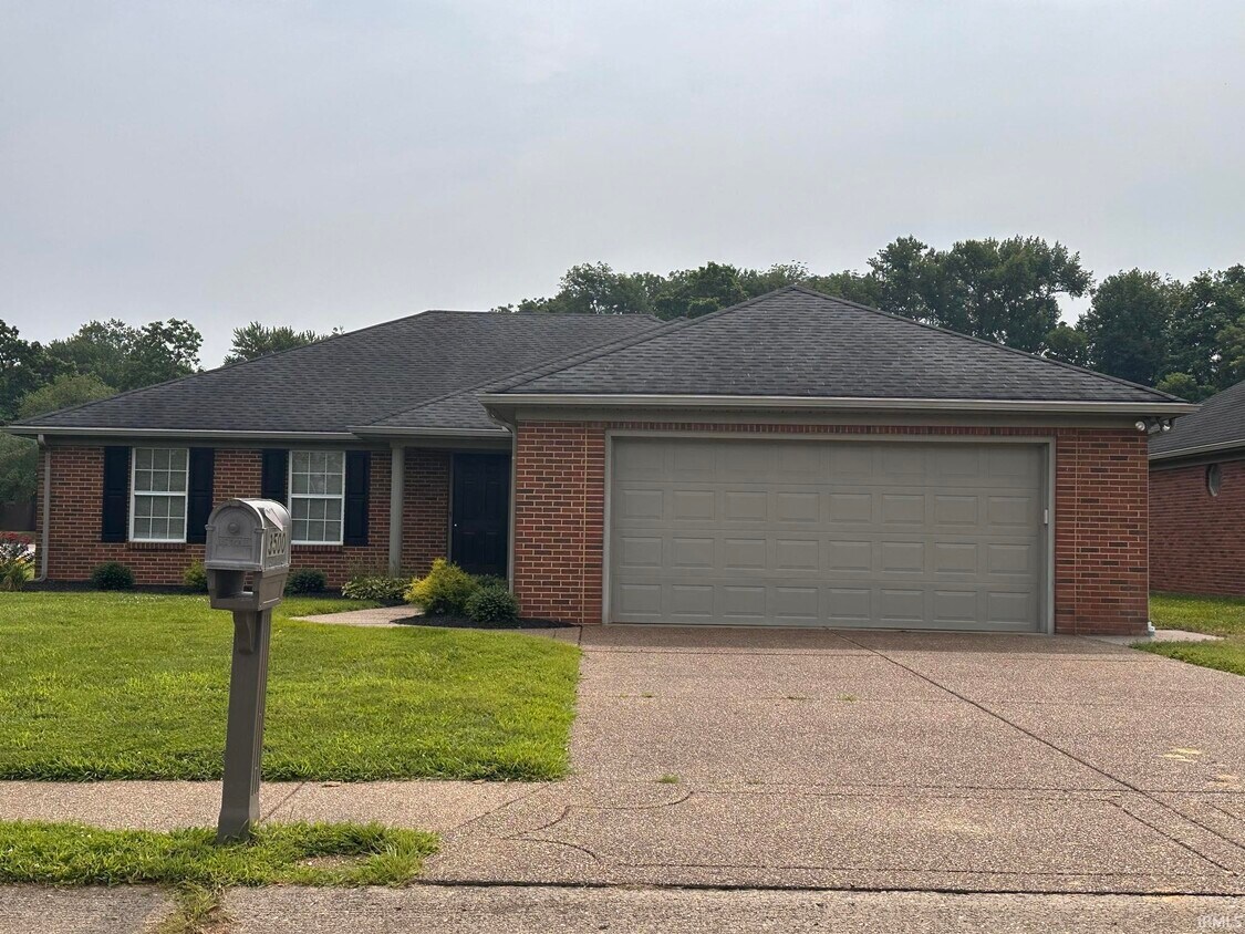 Primary Photo - 3500 Carmona Dr