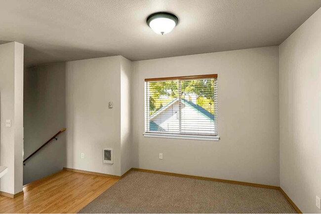 Building Photo - 425 2nd Ave W