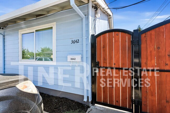 Building Photo - Modern ADU in Prime Location with All Util...