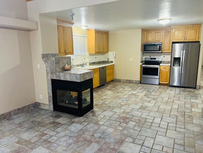 Building Photo - Beautiful home in Salt Lake