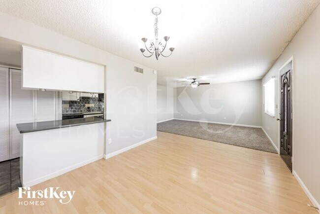 Foto del edificio - 6104 W Nancy Rd