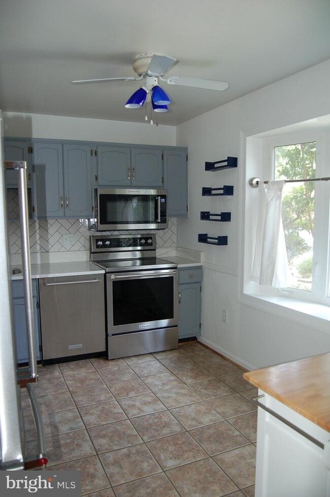 Building Photo - 31 Gold Kettle Ct