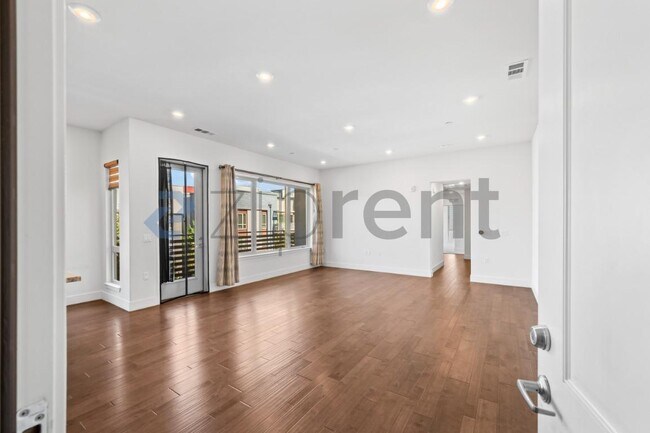 Building Photo - Unit 30