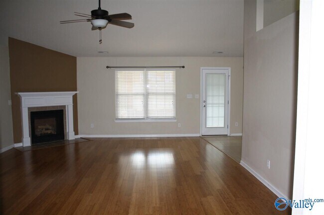 Foto del edificio - 137 Clover Ridge Dr