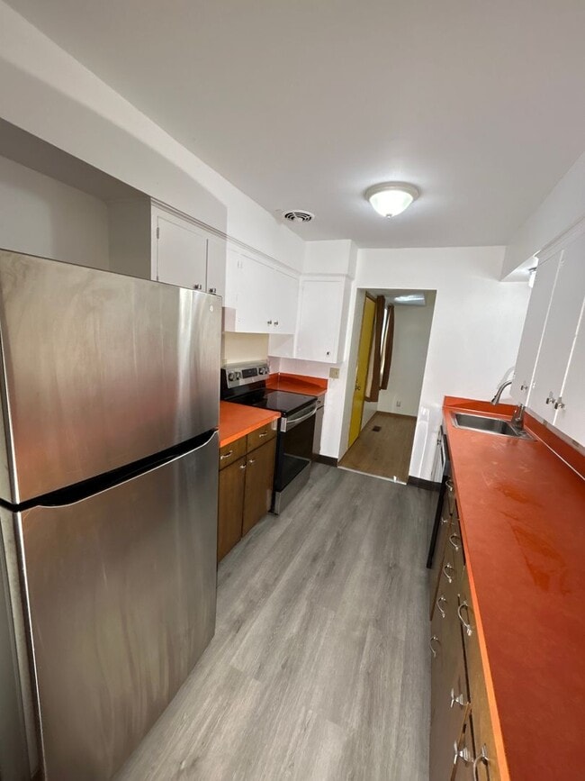 Building Photo - dege01