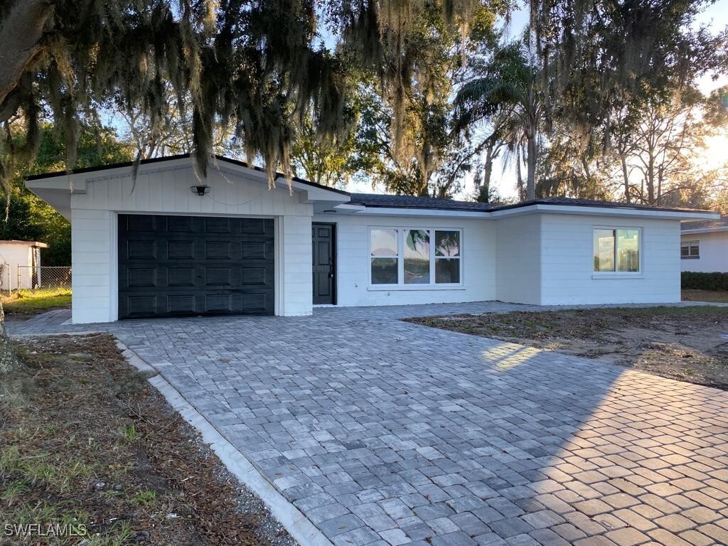 Building Photo - 1204 Lake Elbert Dr SE