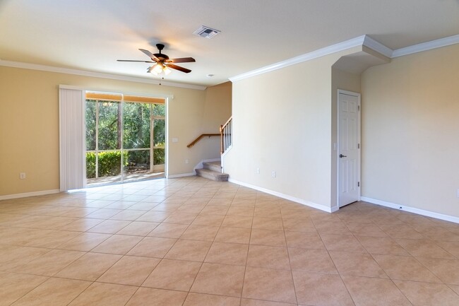 Foto del edificio - AVAILBALE NOW! Stunning 3-Bedroom, 2.5-Bat...