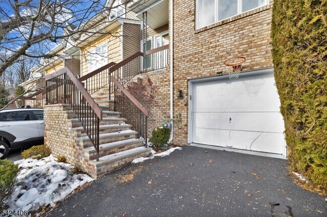 Foto del edificio - 48 Edgefield Dr