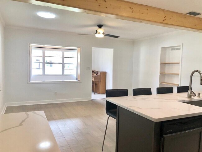 Foto del edificio - 1214 Warwick Pl