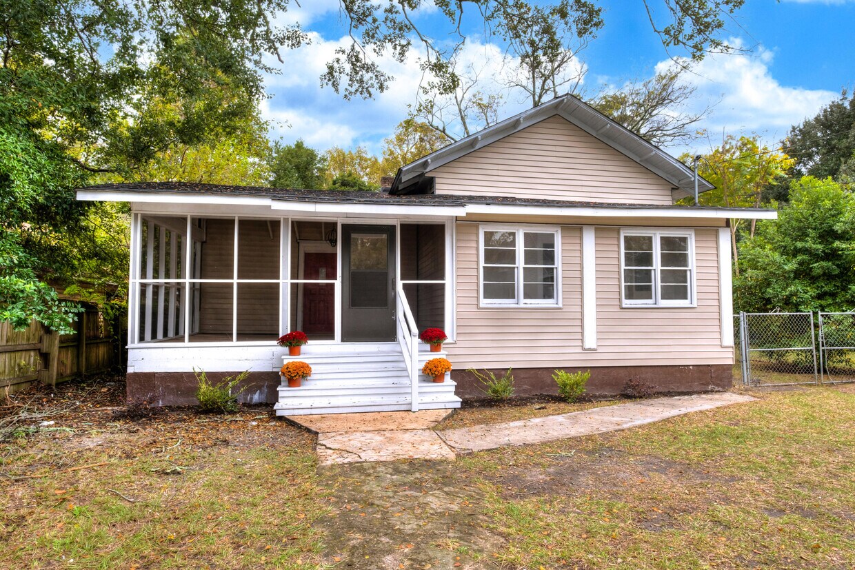 Primary Photo - 26 Kendrick St