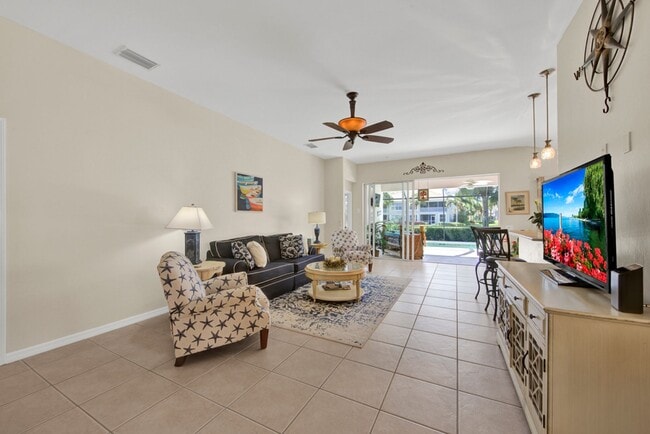 Foto del edificio - Rarely available Pool villa in Colonial Country Club!