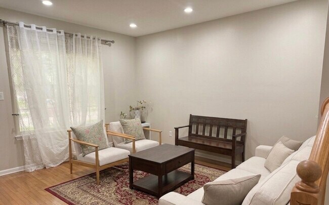Foto del edificio - 2564 Waterbury Ln