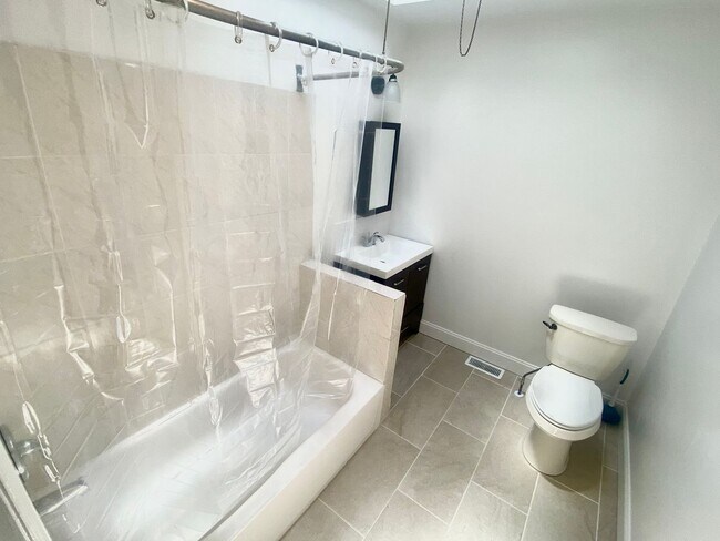 Building Photo - Newly Renovated 4BED 1.5BTH / Stainless Steel Appliances & Washer/Dryer Hookup!