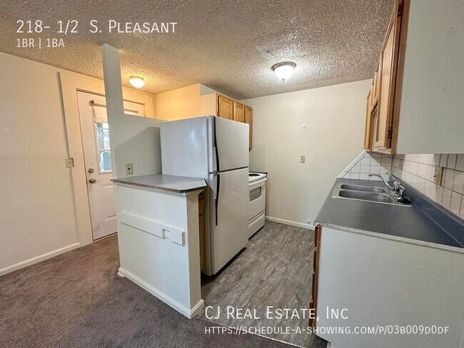 Foto del edificio - 218- 1/2  S. Pleasant-