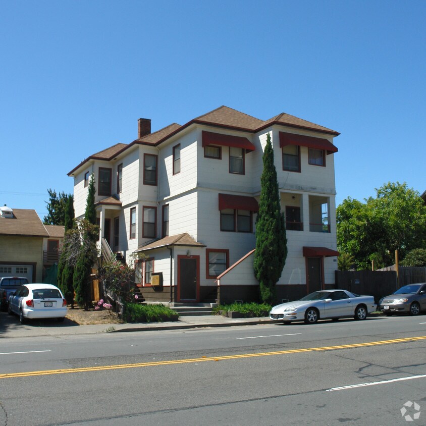 Primary Photo - 1135 Florida St