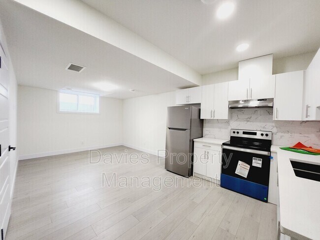 Photo du bâtiment - 22425-2283a 83A Ave NW