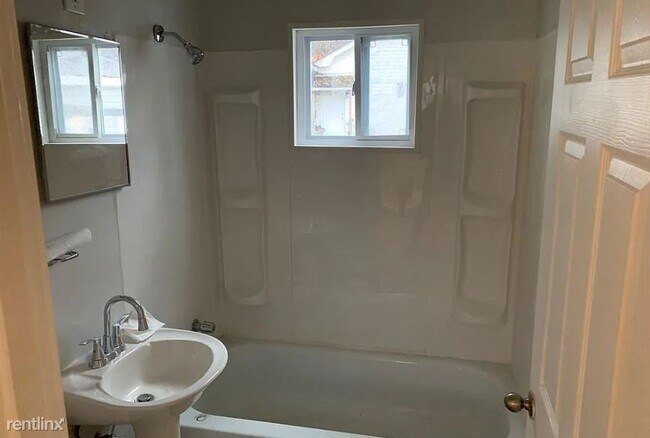 Building Photo - 2 br, 1 bath House - 3201 Downes Street