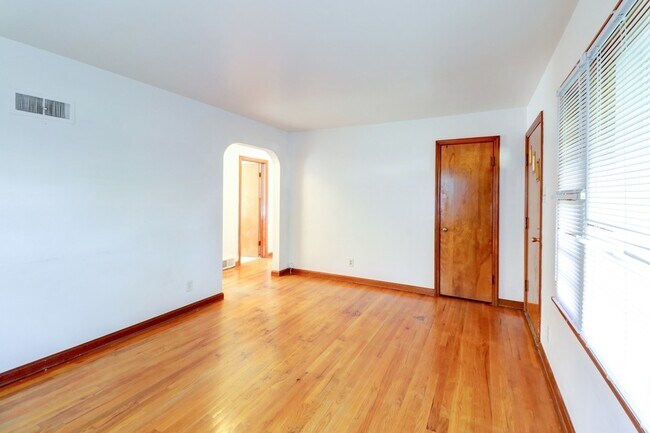 Foto del edificio - 602 S Mattis Ave