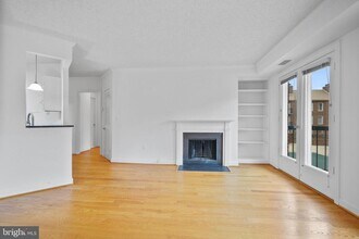 Building Photo - 800 S St Asaph St