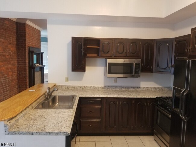 Building Photo - 340 Franklin Pl