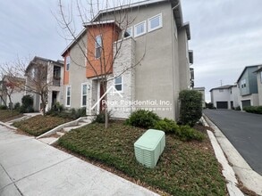 Building Photo - 4414 Ocean Ln