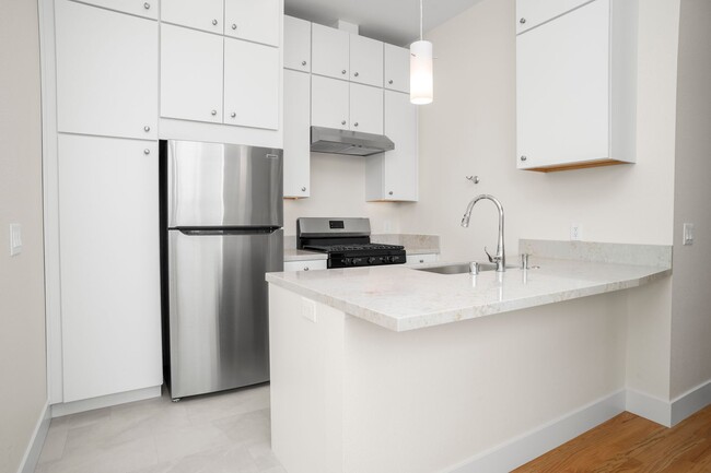 Foto del edificio - MOVE IN SPECIAL $500 OFF MOVE IN COST! Bra...