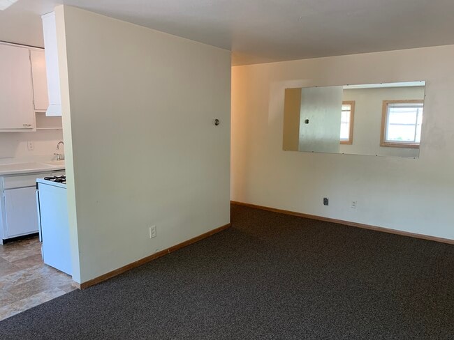 Building Photo - 418 7th St SE