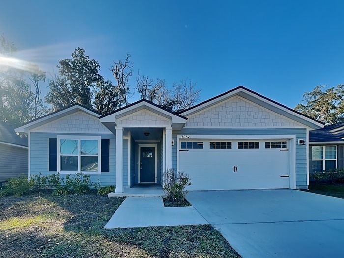 Primary Photo - NEW 4/2 HOME - NEAR OAKLEAF