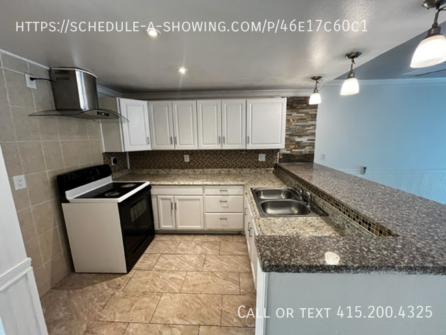 Building Photo - Cozy 2 bedroom /  bathroom townhouse apart...