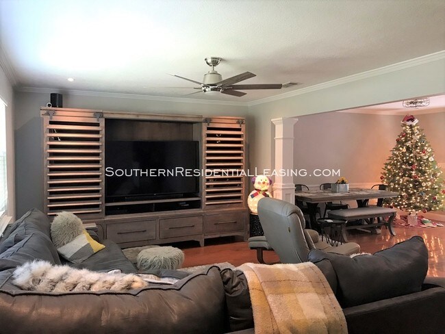 Building Photo - 401 Stahlman ~ By Southern