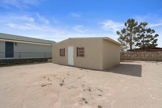 Building Photo - 505 Ricky Zelt Dr