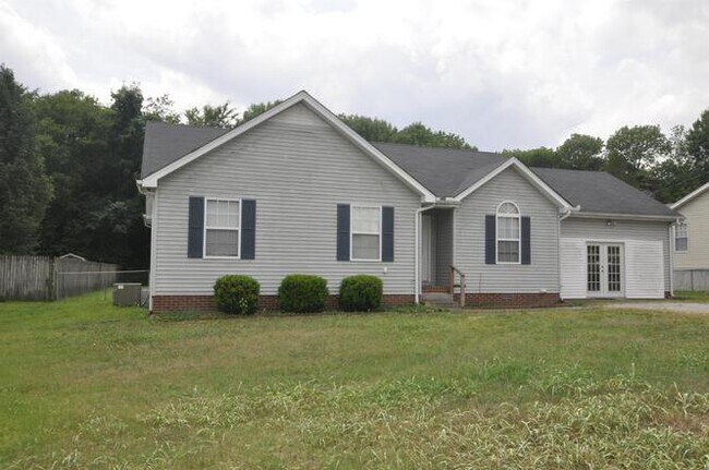 Building Photo - 5702 Hidden Creek