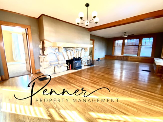 Building Photo - 127 E Kansas Ave