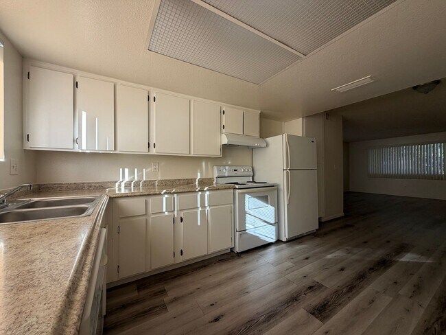 Building Photo - 3351 W Harmont Dr