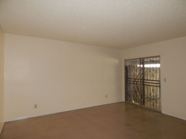 Building Photo - 117 E Laguna St