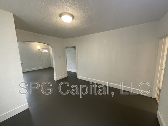 Foto del edificio - 1939 Briggs St