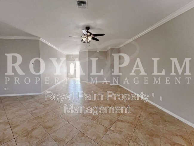 Building Photo - 906 Alfreda Ave