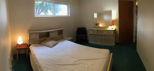 Building Photo - 420 Mesilla St SE