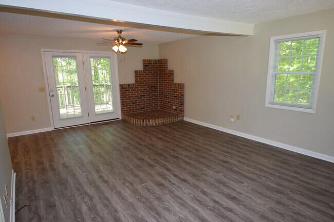 Building Photo - 16605 Janet Dr