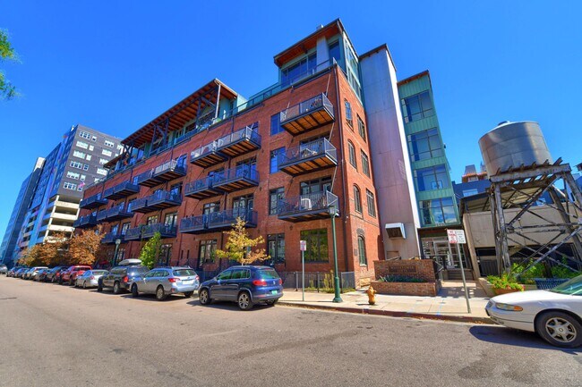 Front of building - 2960 Inca St