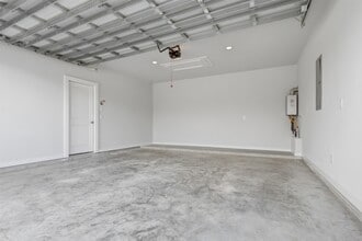 Building Photo - 5011 Bowen Pr Dr